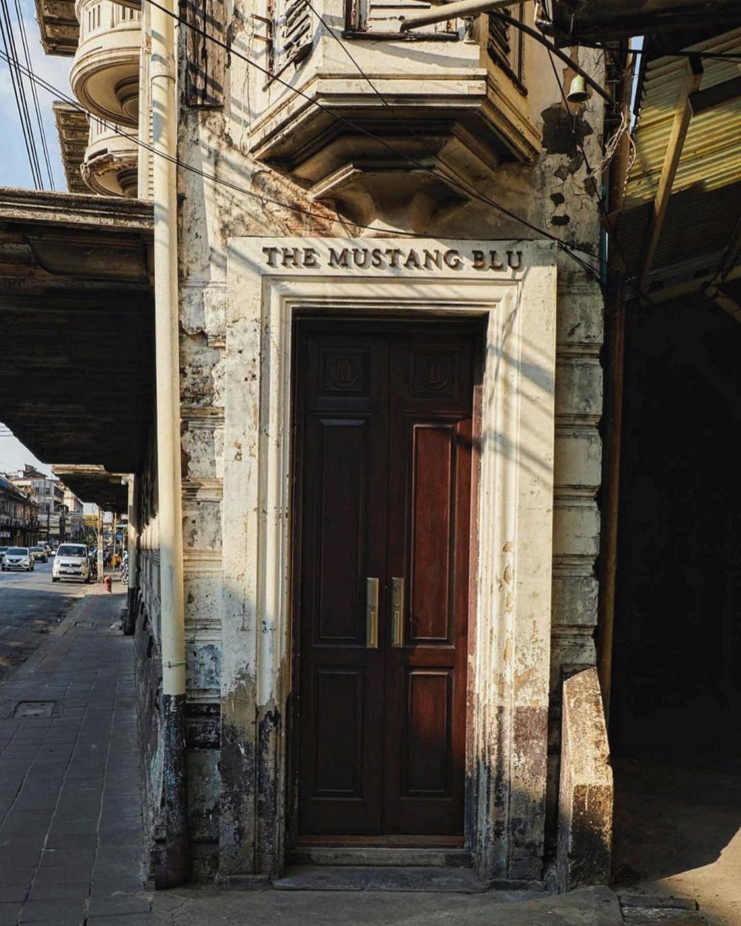 The Mustang Blu gallery 4
