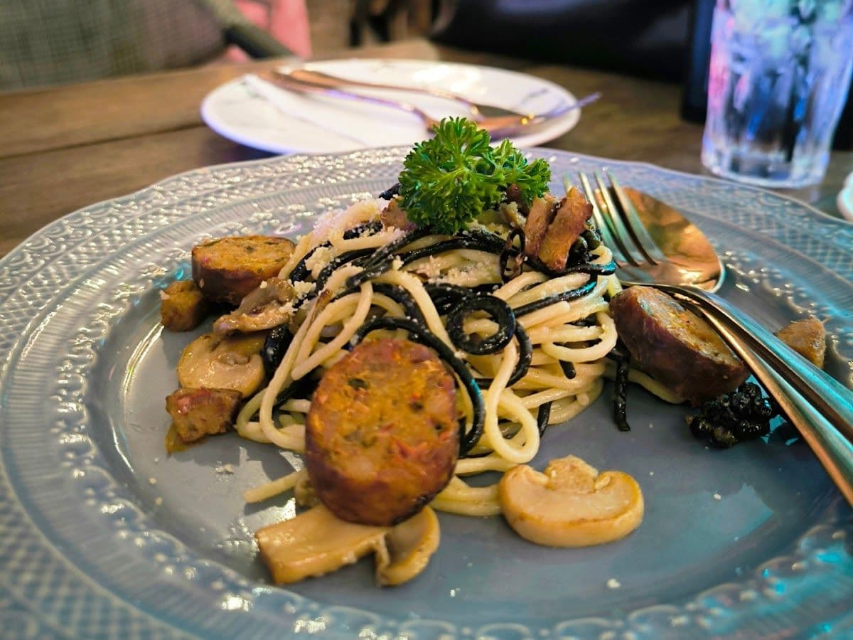 B-Story Garden Cafe & Restaurants image 2