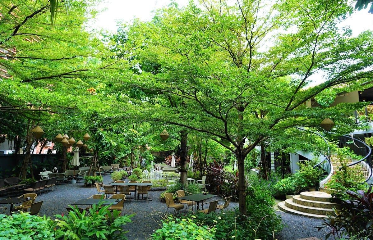 The Gardens of Dinsor Palace gallery 4