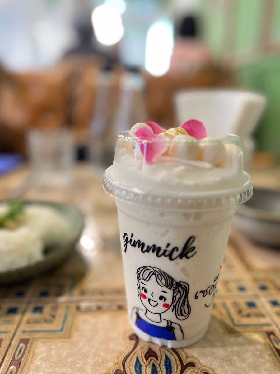 Gimmickcaferestaurant image 3