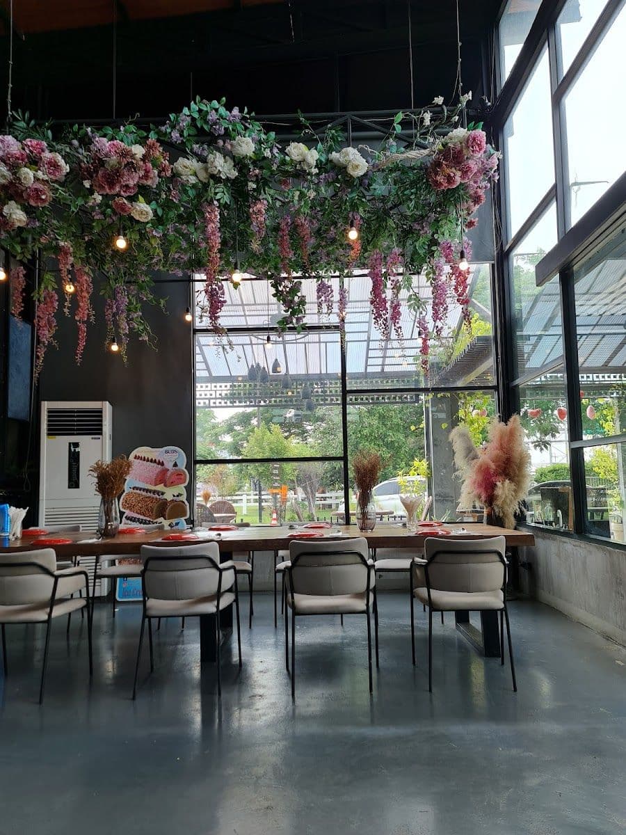 The Salares Coffee Bar & Bistro gallery 6