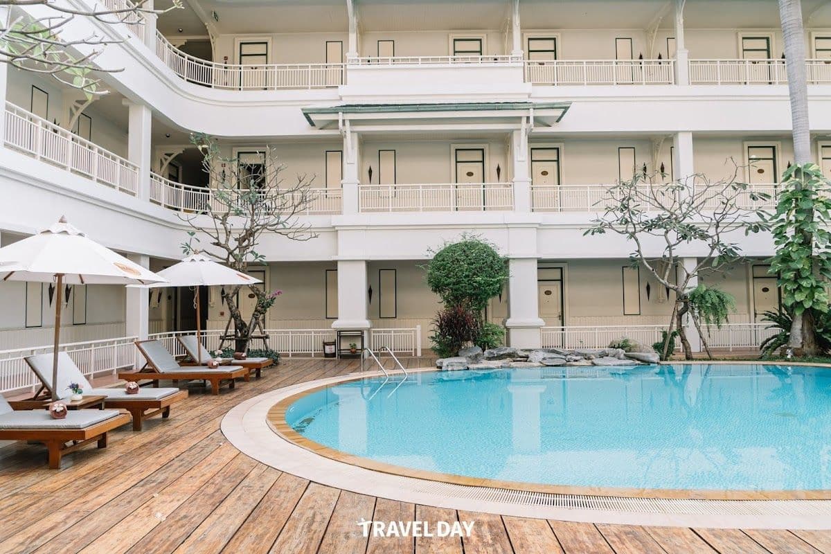 Kalanan riverside resort