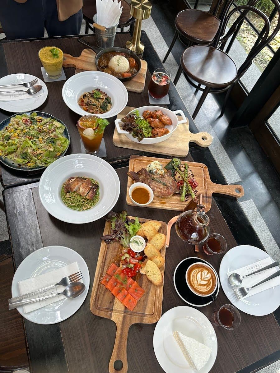 The Hub Cafe and Eatery image 3