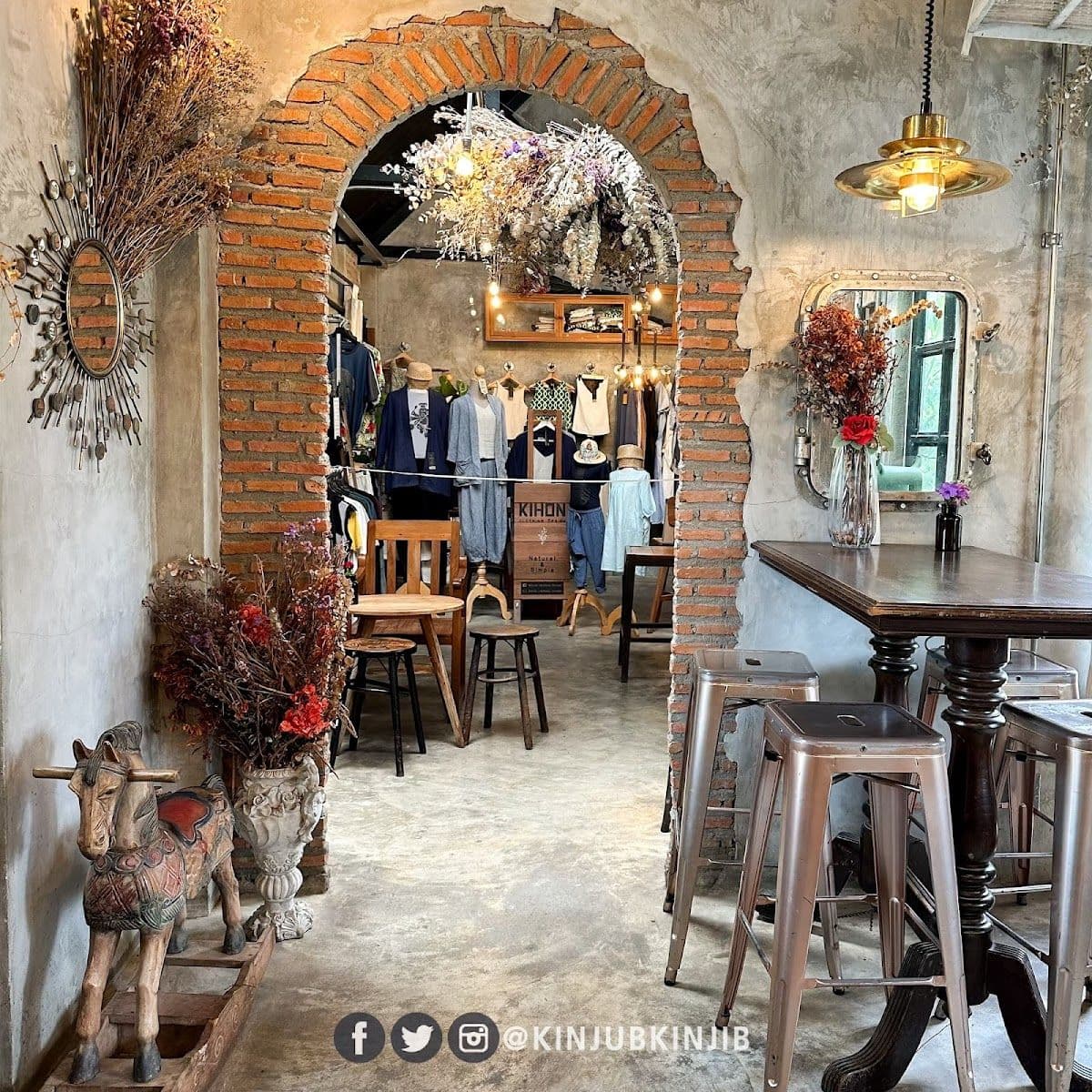 Rawvaela cafe image 2
