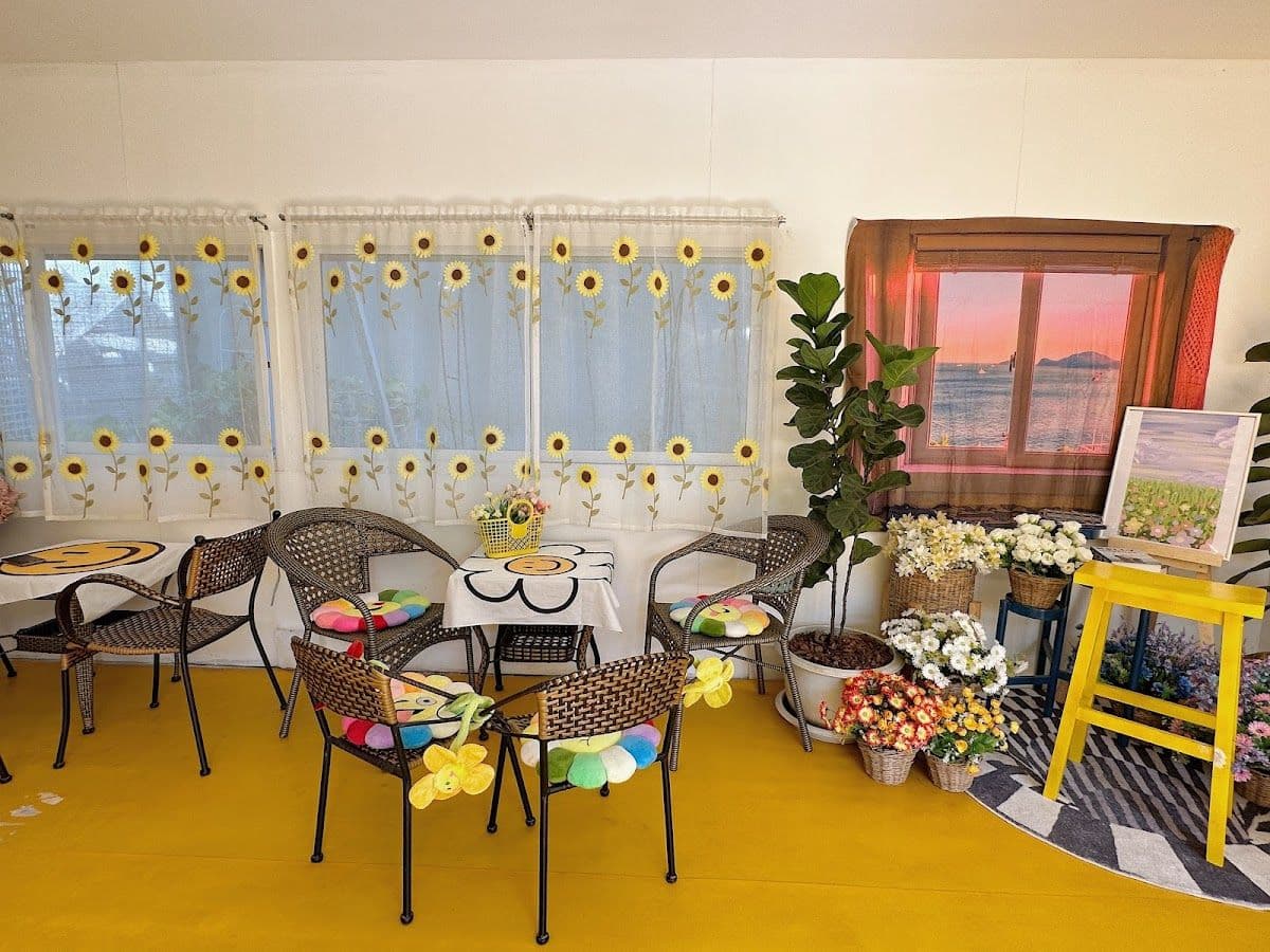 Milemily Cafe & Closet Studio image 3